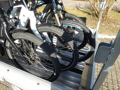 Bikes auf Hänger